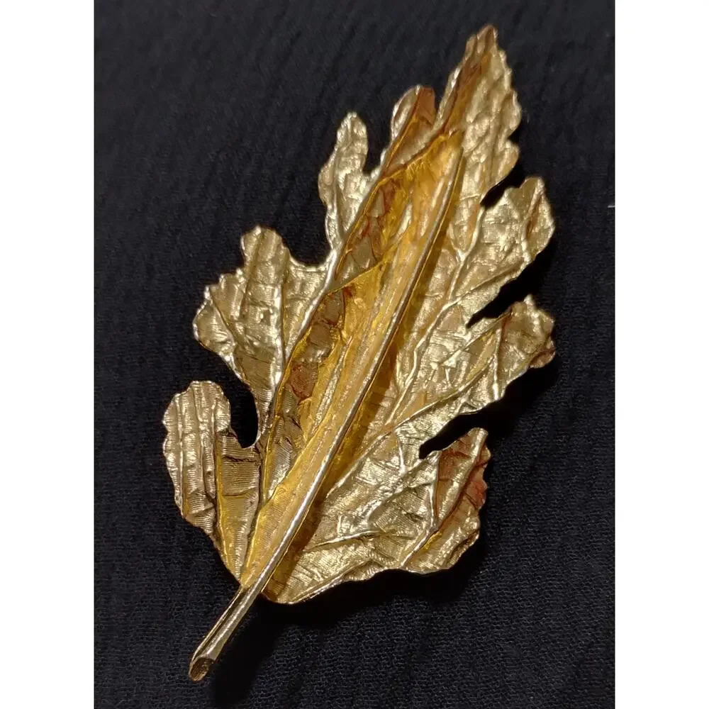 Vintage ART Signed Gold Tone Oak Leaf Brooch Textured Nature Leaf Pin MCM Retro